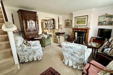 9 Chantry Crescent, Alcester, B49 5BT