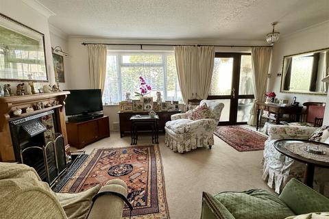 9 Chantry Crescent, Alcester, B49 5BT