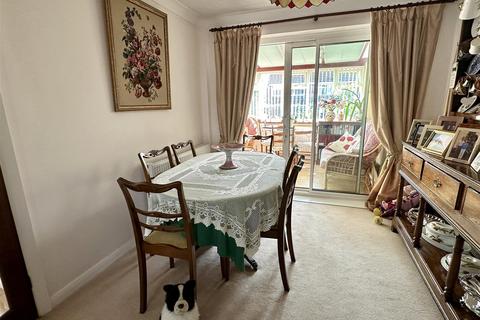 9 Chantry Crescent, Alcester, B49 5BT