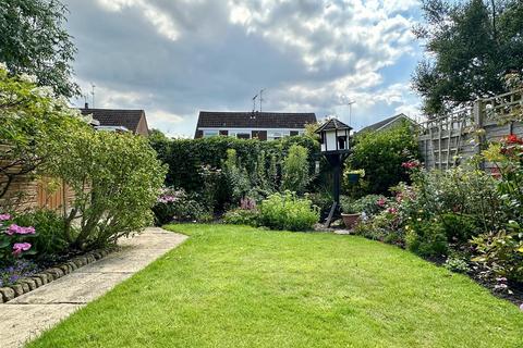 9 Chantry Crescent, Alcester, B49 5BT