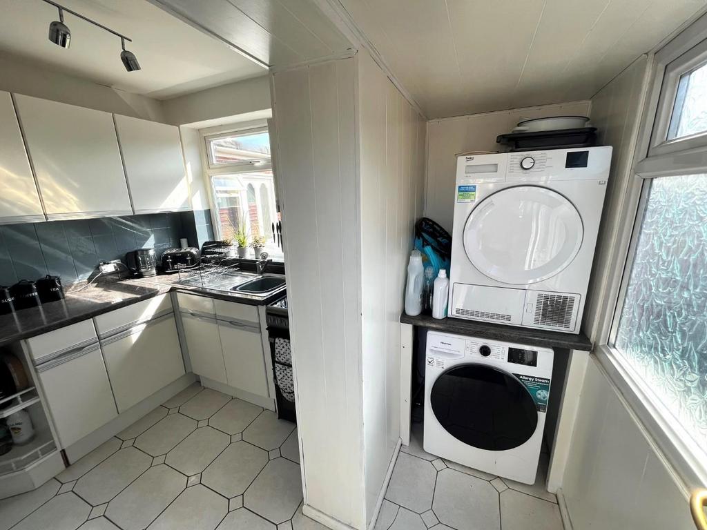 Utility to side of kitchen.jpg