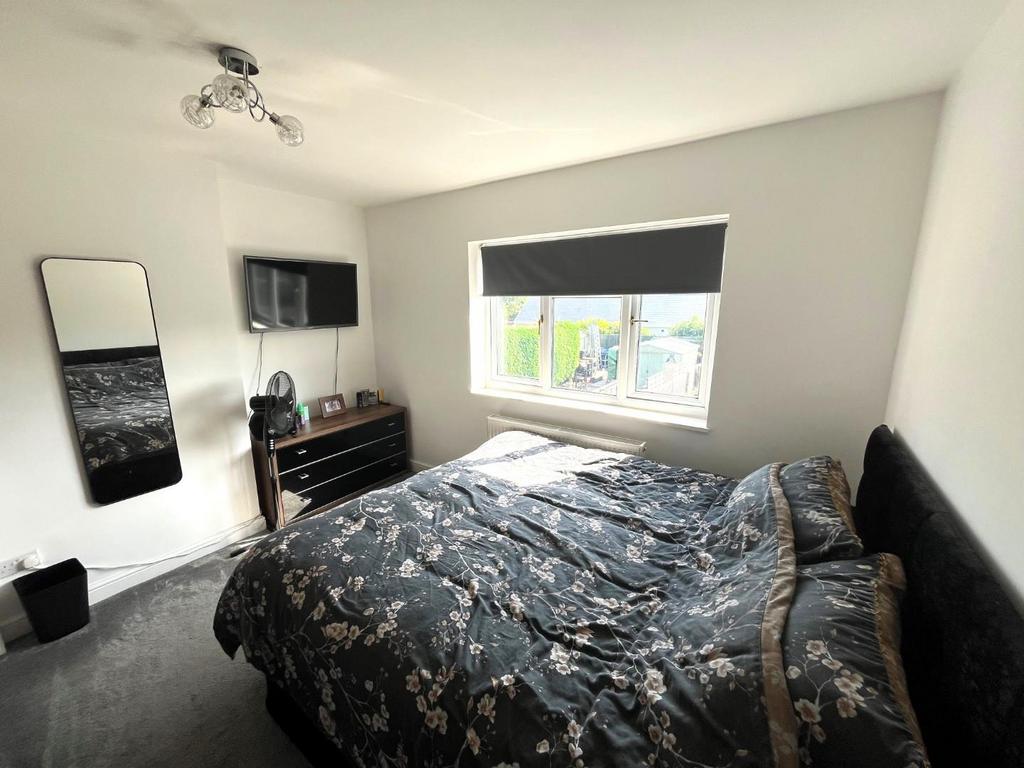 Bedroom One 1.jpg