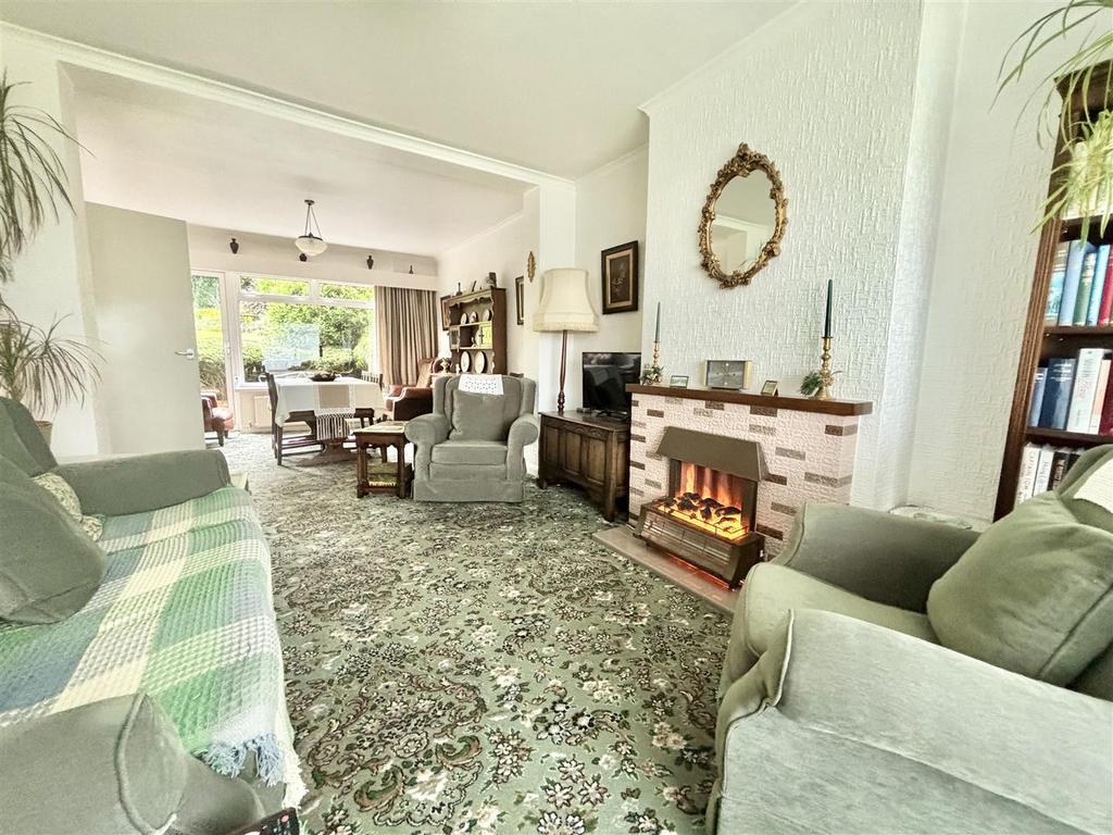 Lounge/Dining Room