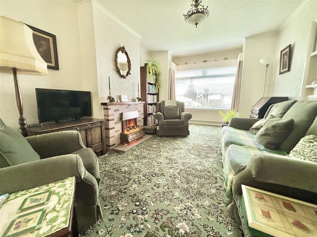 Lounge/Dining Room