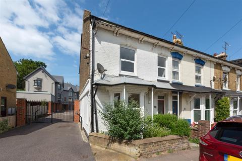 3 bedroom end of terrace house to rent, Belmont Road, Whitstable