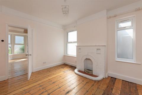 3 bedroom end of terrace house to rent, Belmont Road, Whitstable