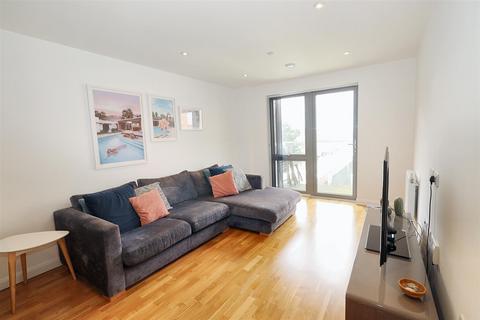 2 bedroom apartment for sale, Brook Close, Borehamwood