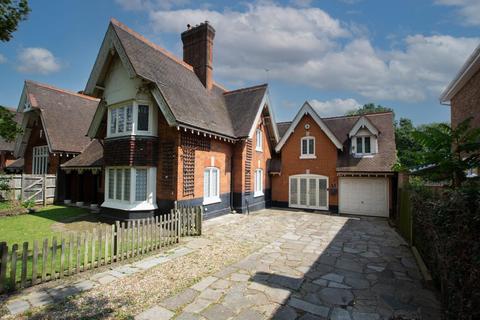 4 bedroom house for sale, Plaistow Lane, Bromley