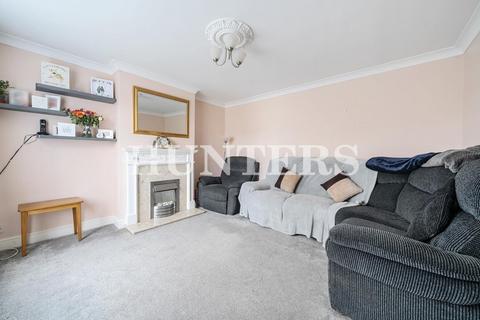 3 bedroom terraced house for sale, Roseberry Gardens, Upminster