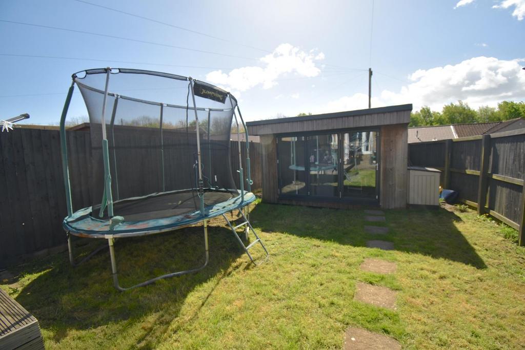 Good Size Rear Gardens