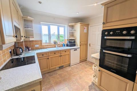 4 bedroom detached house for sale, Manor House Drive, North Muskham