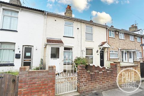 3 bedroom terraced house to rent, Southwell Road, NR33