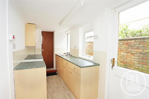 3 bedroom terraced house to rent, Southwell Road, NR33