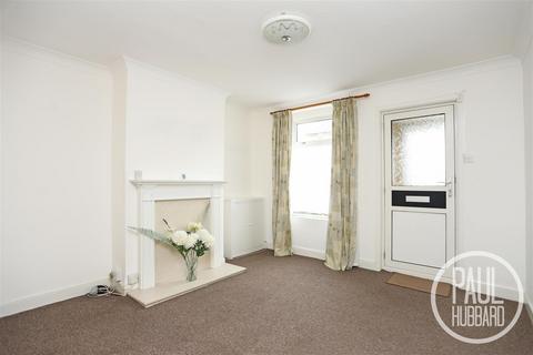 3 bedroom terraced house to rent, Southwell Road, NR33