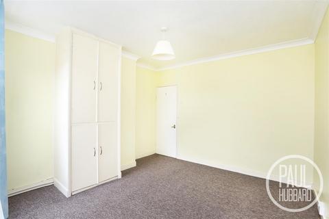 3 bedroom terraced house to rent, Southwell Road, NR33