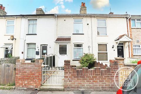 3 bedroom terraced house to rent, Southwell Road, NR33