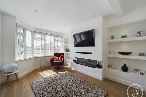 4 bedroom detached house for sale, Broadway., Leeds