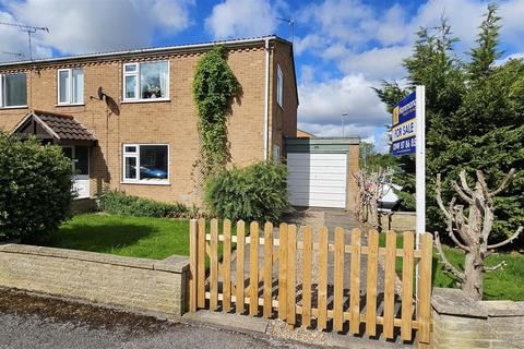 3 bedroom end of terrace house for sale, Carnarvon Close, Bingham, Nottingham