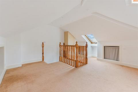Farleigh Langley Vale Road, Epsom, KT18 6AN