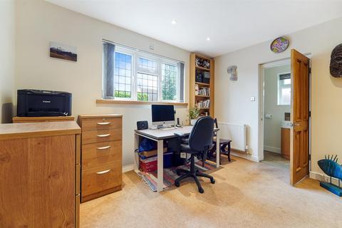 11 Meadway, Epsom, KT19 8JZ