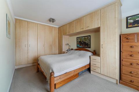 11 Meadway, Epsom, KT19 8JZ