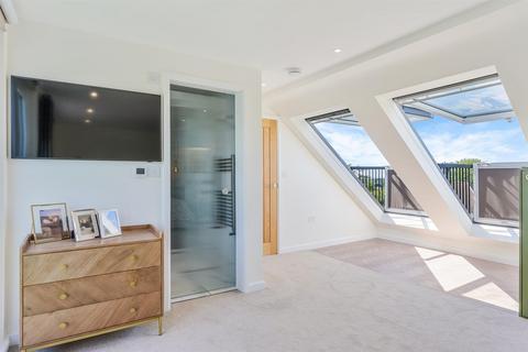 102 Chapel Way, Epsom, KT18 5SY