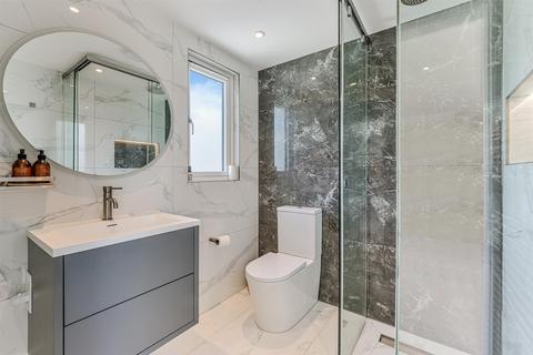 102 Chapel Way, Epsom, KT18 5SY