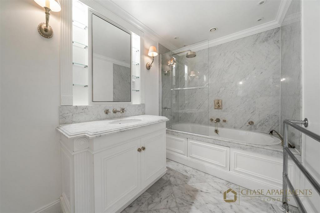 Sloane Court West SW3 4 TB-