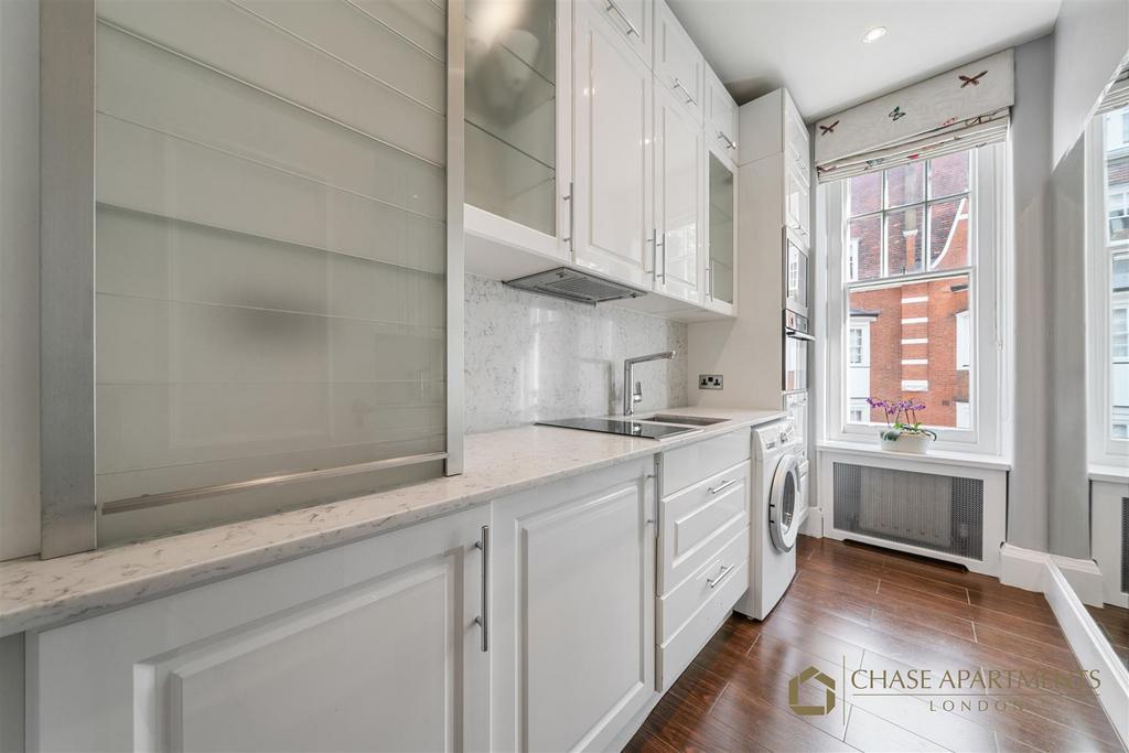 Sloane Court West SW3 4 TB-