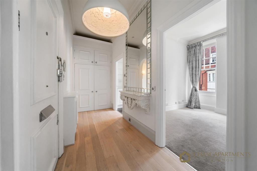 Sloane Court West SW3 4 TB-