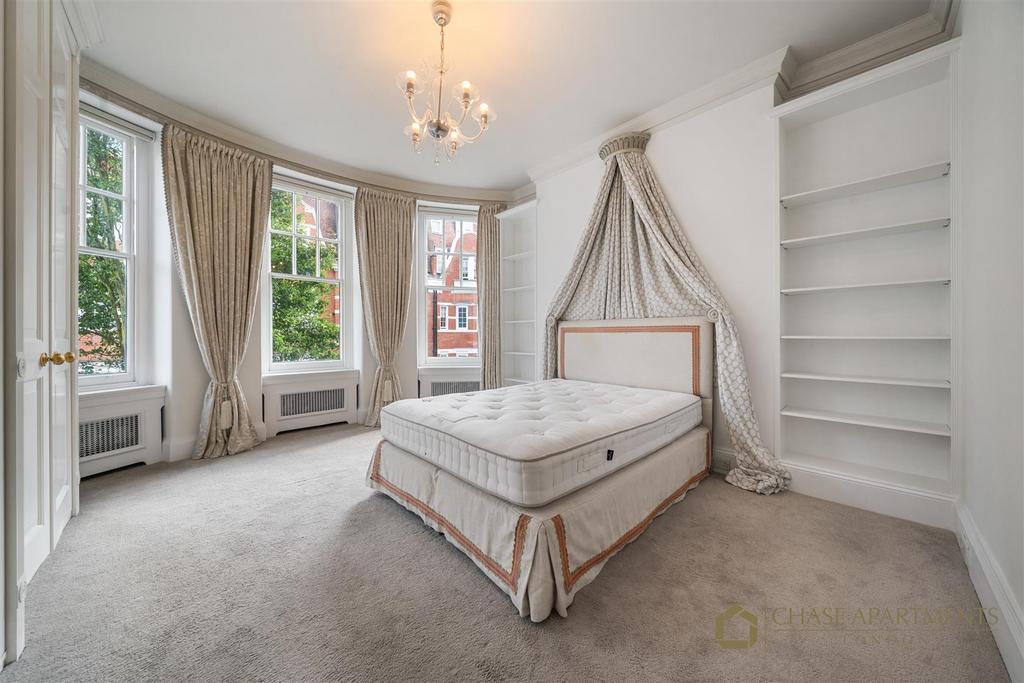 Sloane Court West SW3 4 TB