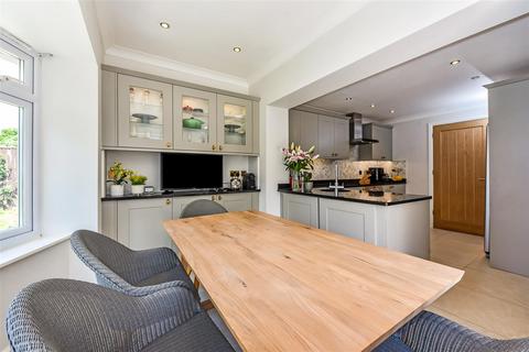 4 Abbots Close, Boxgrove, Chichester, PO18 0EL