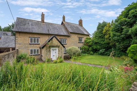 5 bedroom detached house for sale, High Street, Deanshanger, Milton Keynes