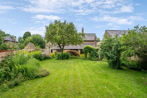 5 bedroom detached house for sale, High Street, Deanshanger, Milton Keynes