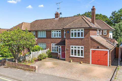 30 Pine Close, Ingatestone, CM4 9EG