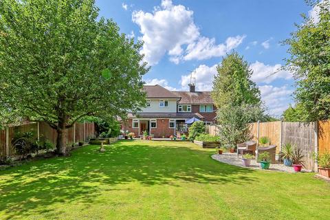 30 Pine Close, Ingatestone, CM4 9EG