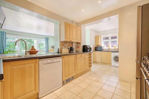 30 Pine Close, Ingatestone, CM4 9EG