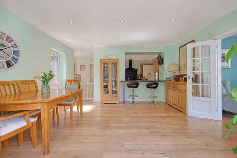 30 Pine Close, Ingatestone, CM4 9EG