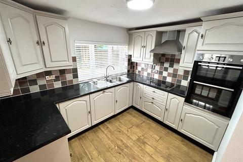 3 bedroom detached house to rent, Willows House, Bristol Road
