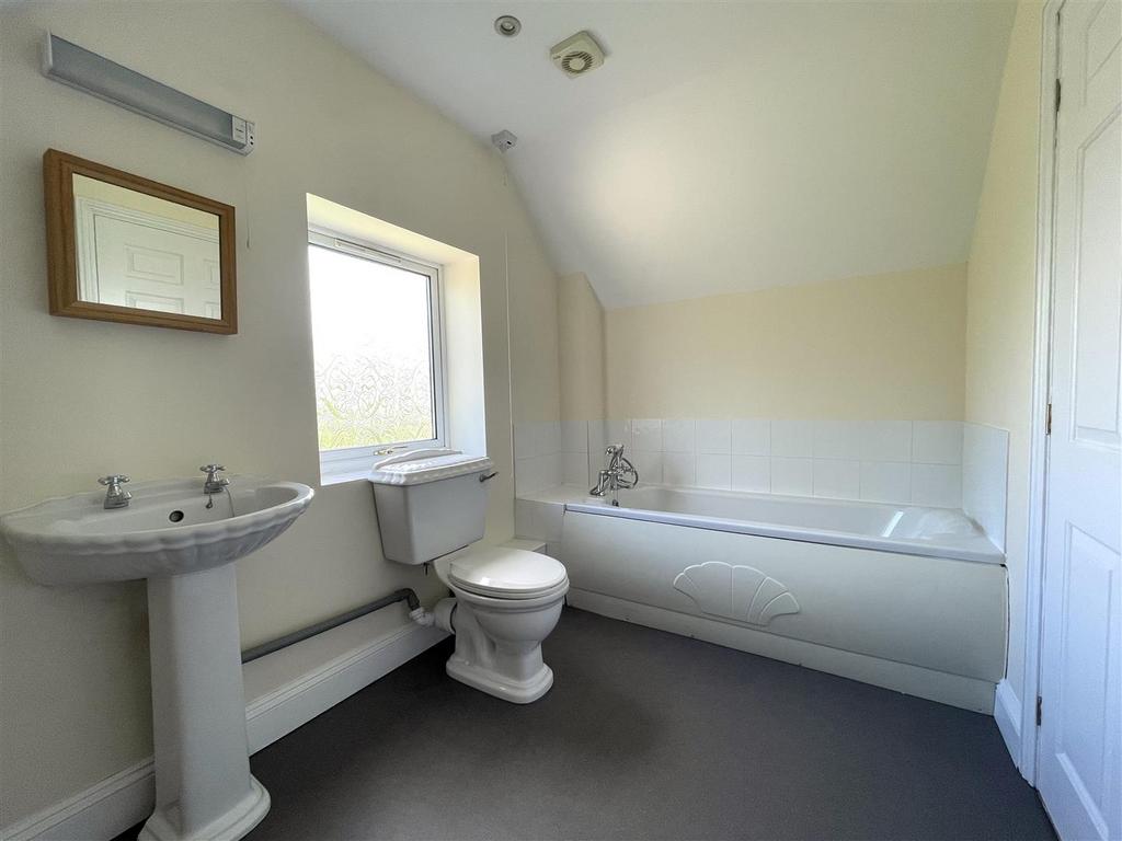 Ensuite Bed 2 (5).JPG