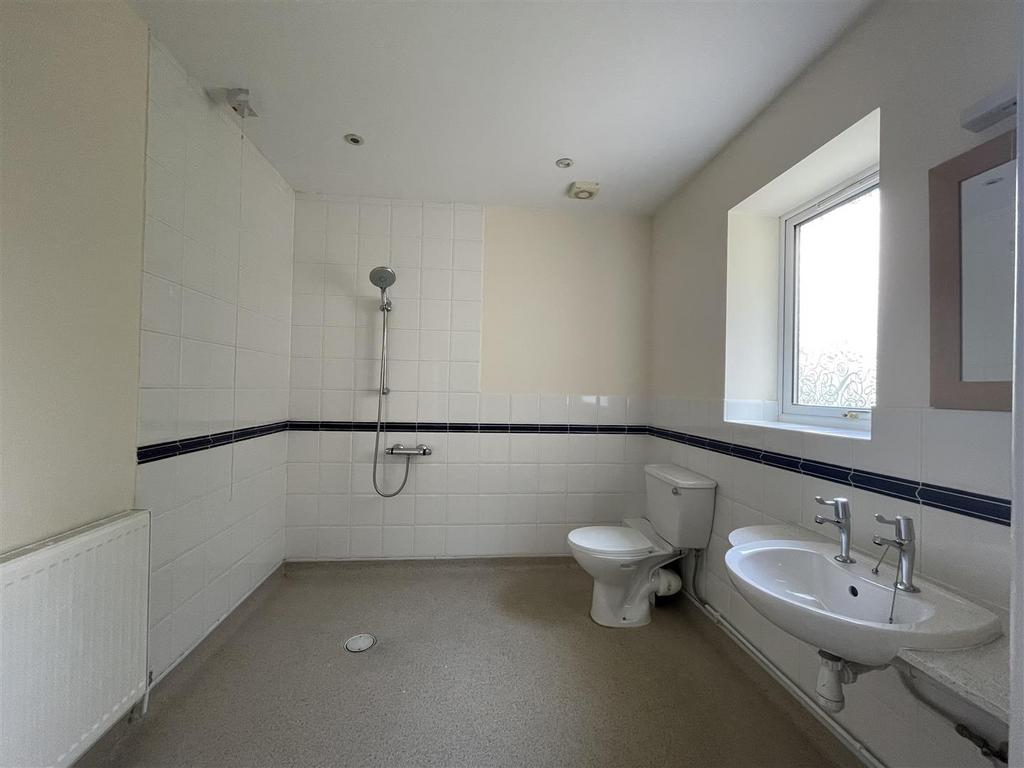 Ensuite Bed 4.JPG