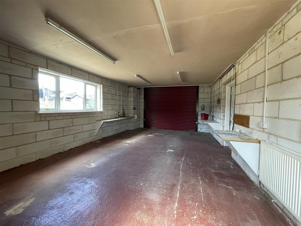 Garage (2).JPG