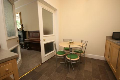 2 bedroom flat to rent, GF Grosvenor Crescent, Edinburgh