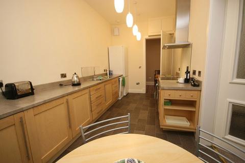 2 bedroom flat to rent, GF Grosvenor Crescent, Edinburgh