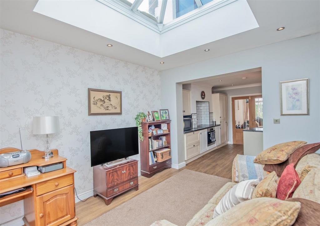 Sitting Room &amp; Dining Area: