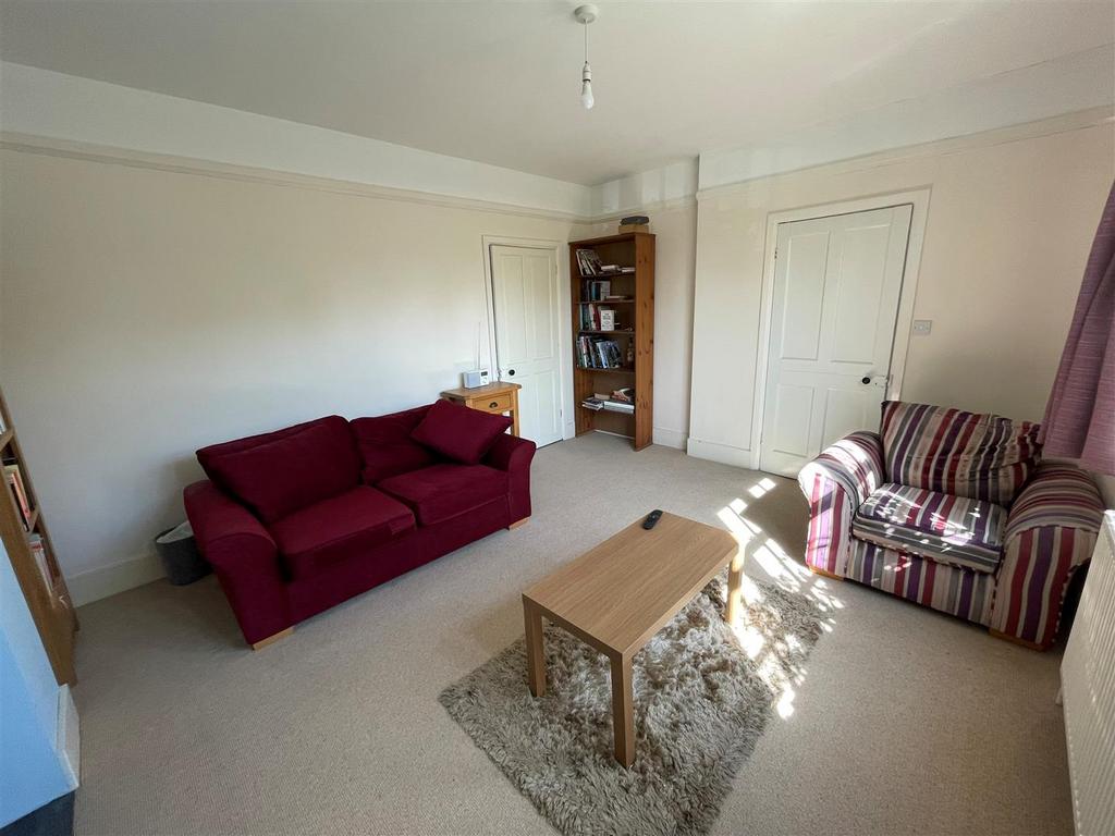 Lounge 3.jpg