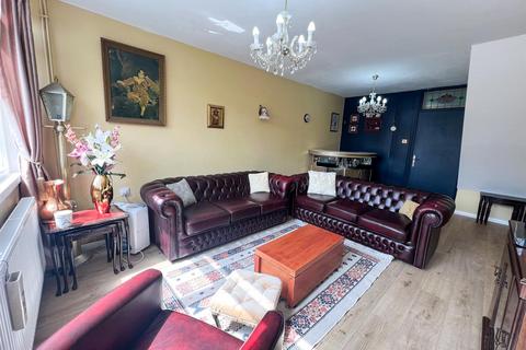 2 bedroom flat to rent, Coventry Road, Bethnal Green