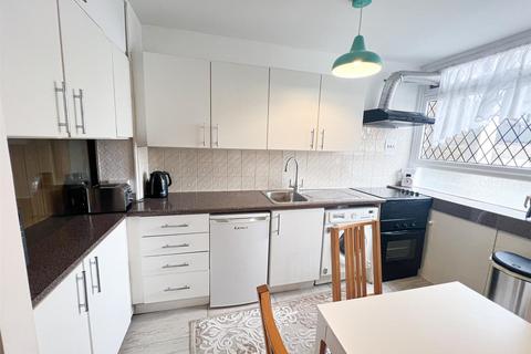 2 bedroom flat to rent, Coventry Road, Bethnal Green