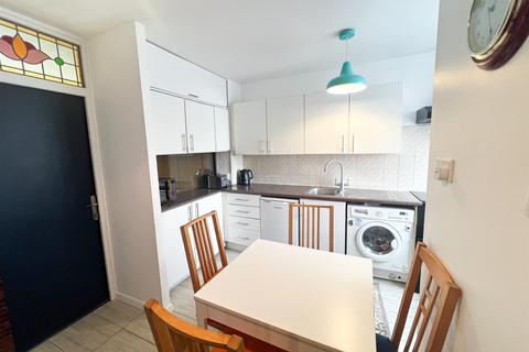 2 bedroom flat to rent, Coventry Road, Bethnal Green