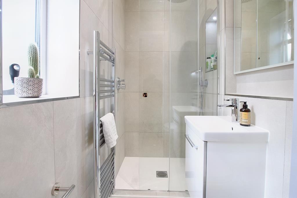 En suite (Portal Size).JPG